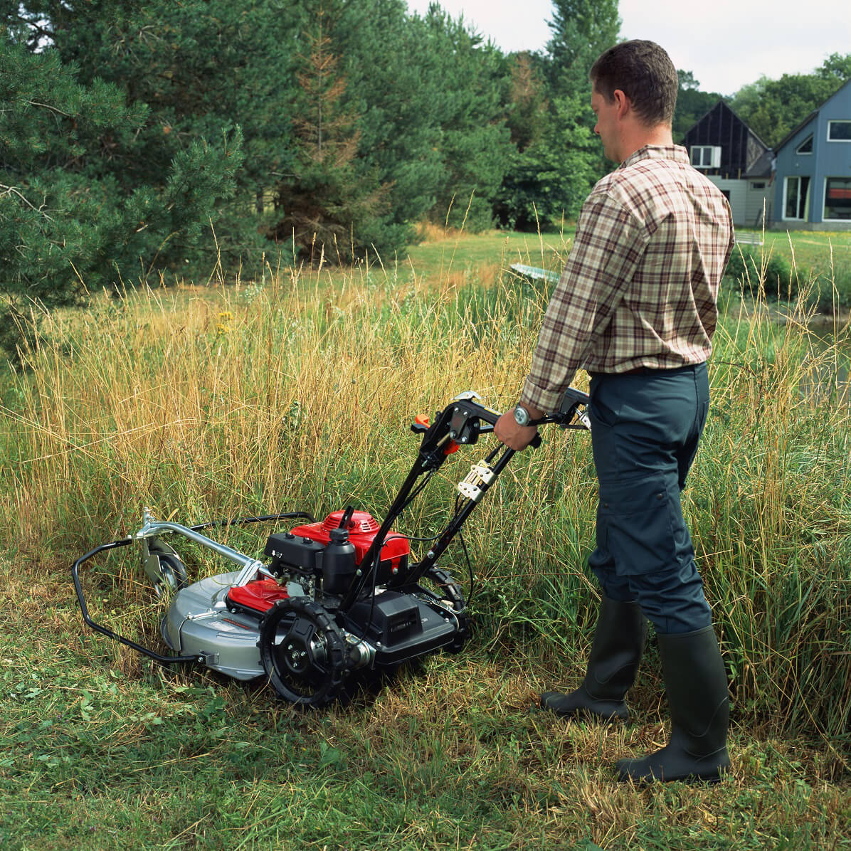 Honda UM 616 EBE Self Propelled Grass Cutter with Side Discharge 24"