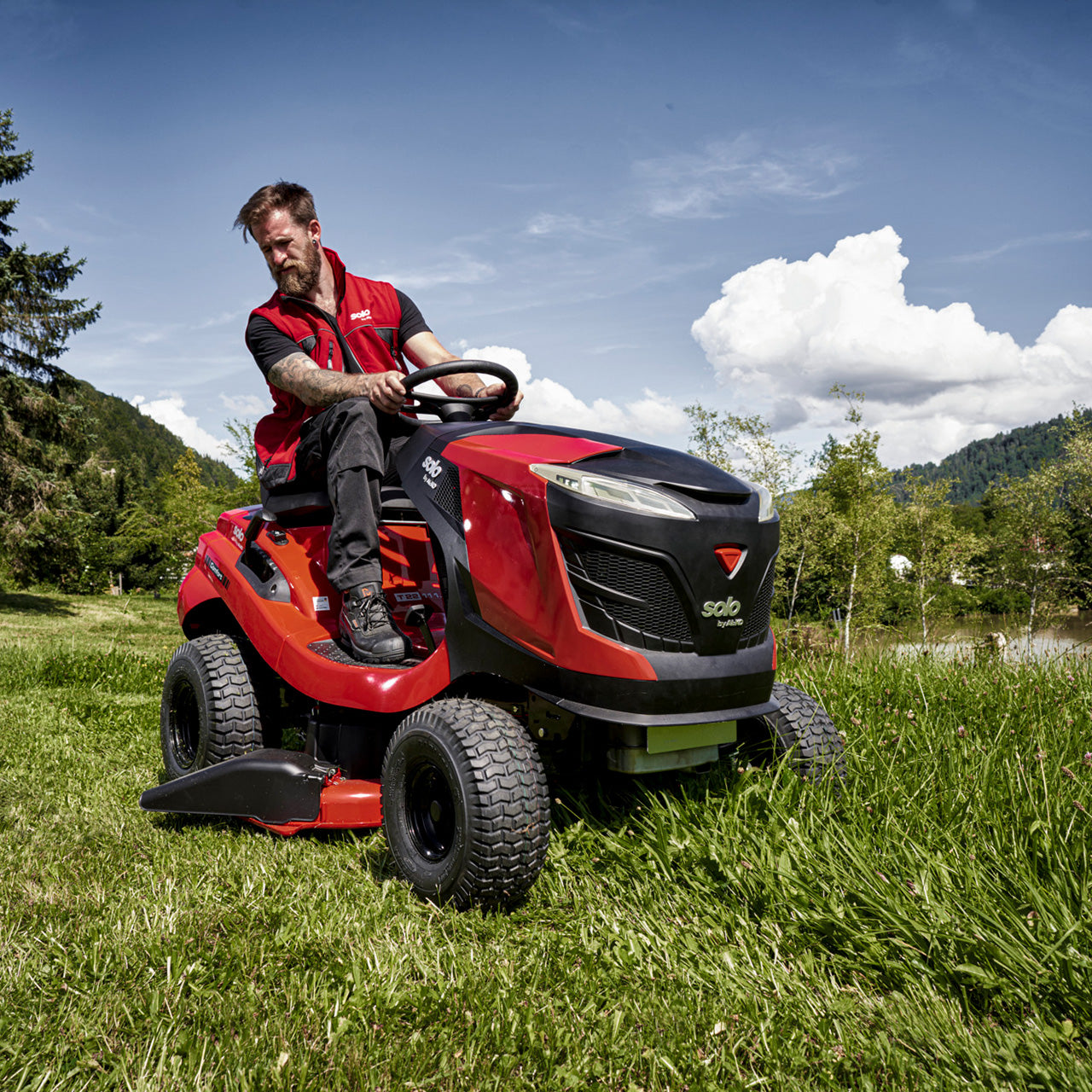 solo by AL-KO Comfort T18-111.4 HDS-A V2 Petrol Side Discharge Mulching Lawn Tractor 111cm