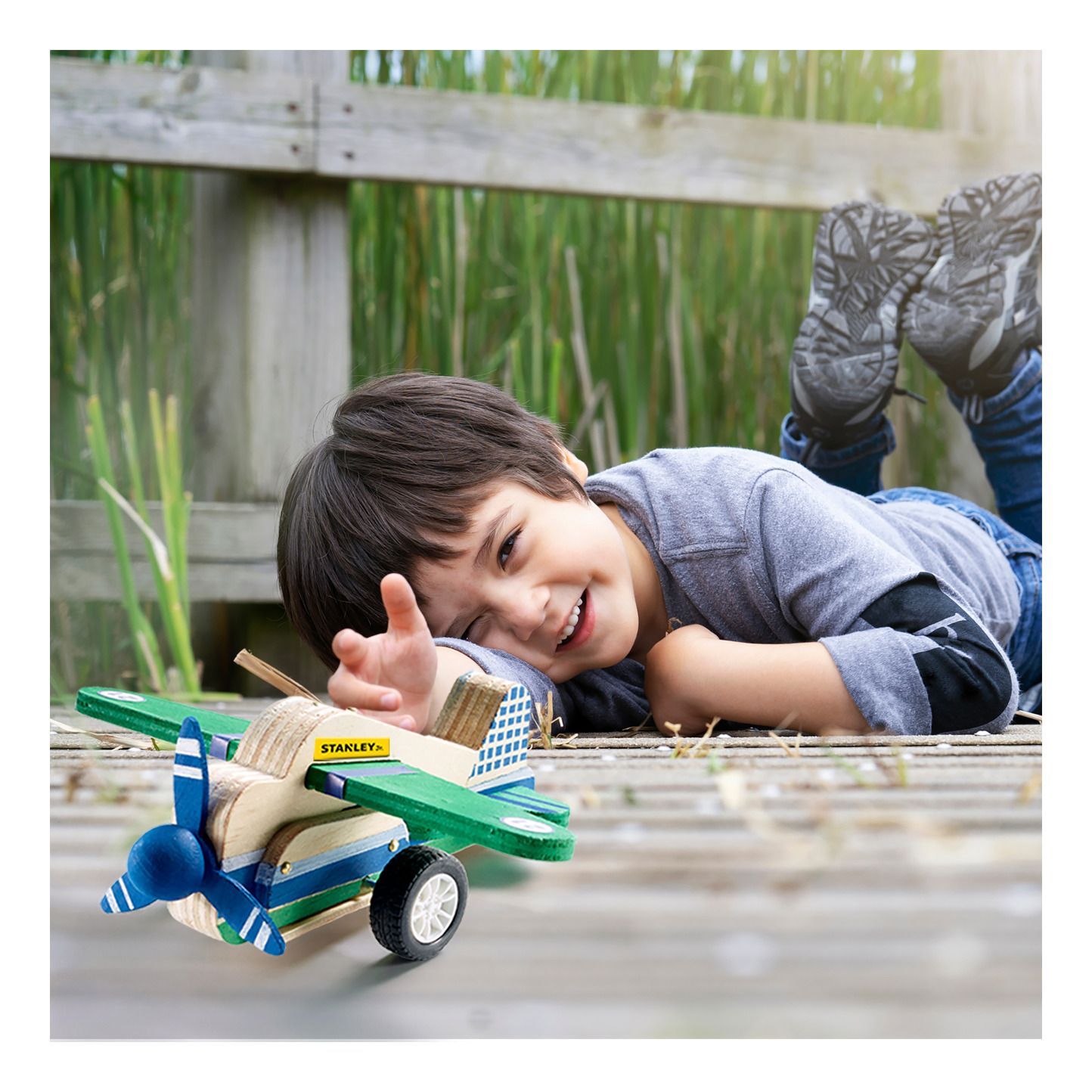 Stanley Jr. Pull Back Airplane Kit