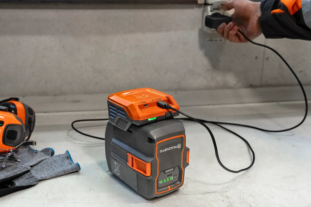 Husqvarna 40-USB150X USB-C Adapter