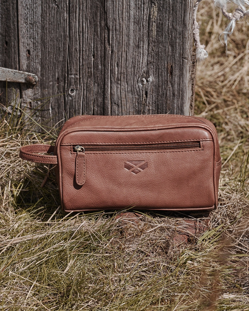 Hoggs Monarch Leather Wash Bag