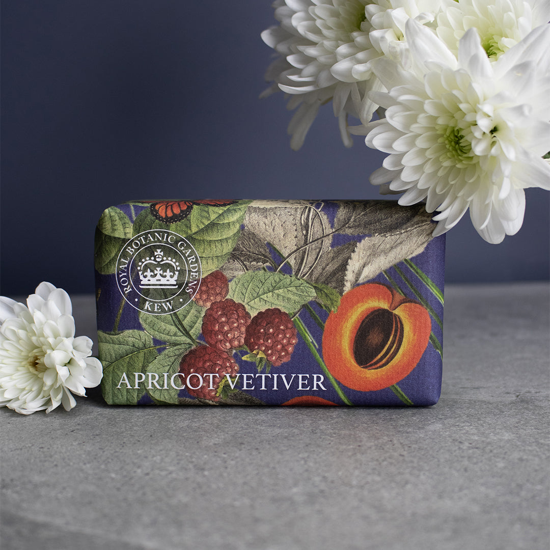 English Soap Company Kew Gardens Apricot Vetiver Soap