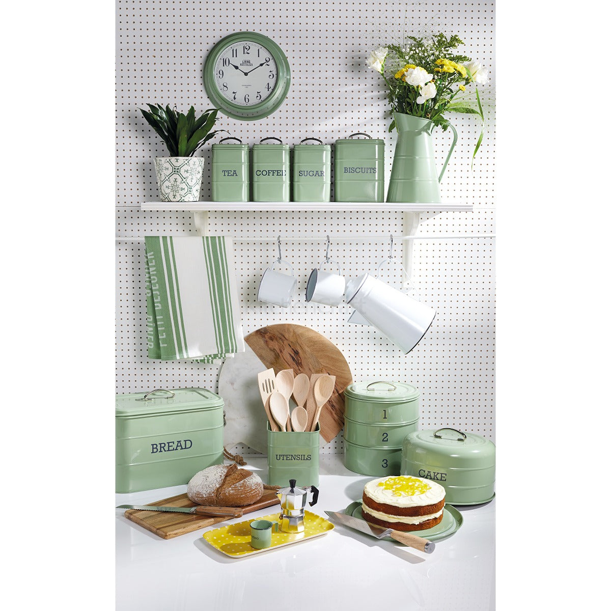 Living Nostalgia by KitchenCraft English Sage Green Bread Bin