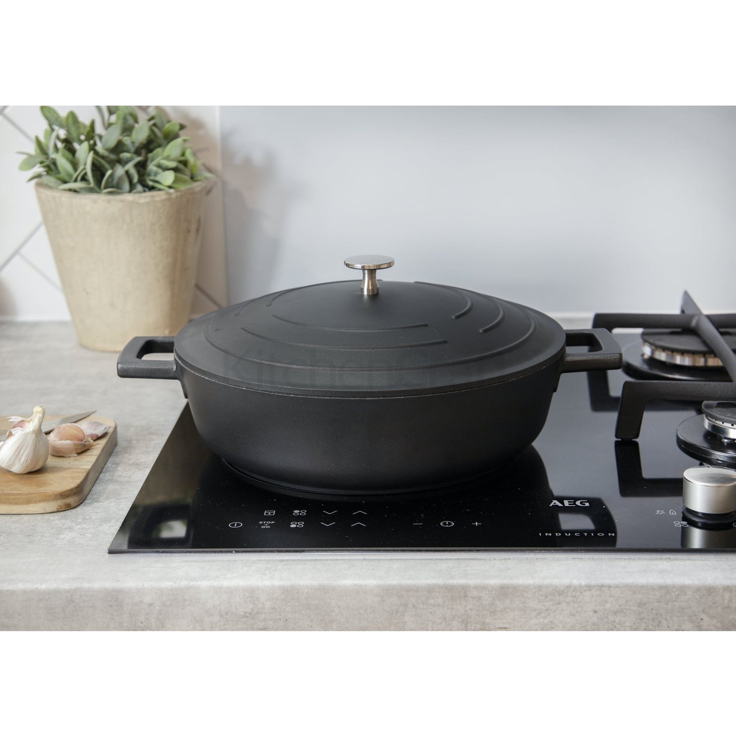 MasterClass Cast Aluminium Shallow Casserole Dish with Lid 4L