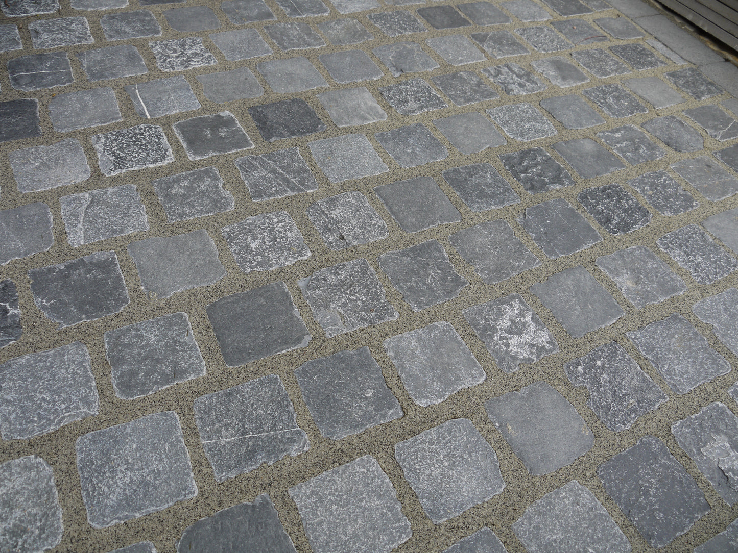 Newmarket Cobbles Black Limestone Stone Set 100mm X 100mm