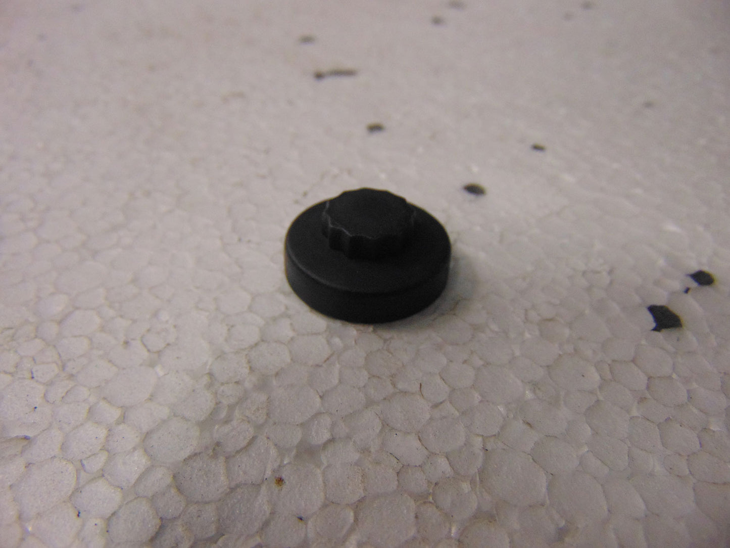 Screw Caps Black - Per 100