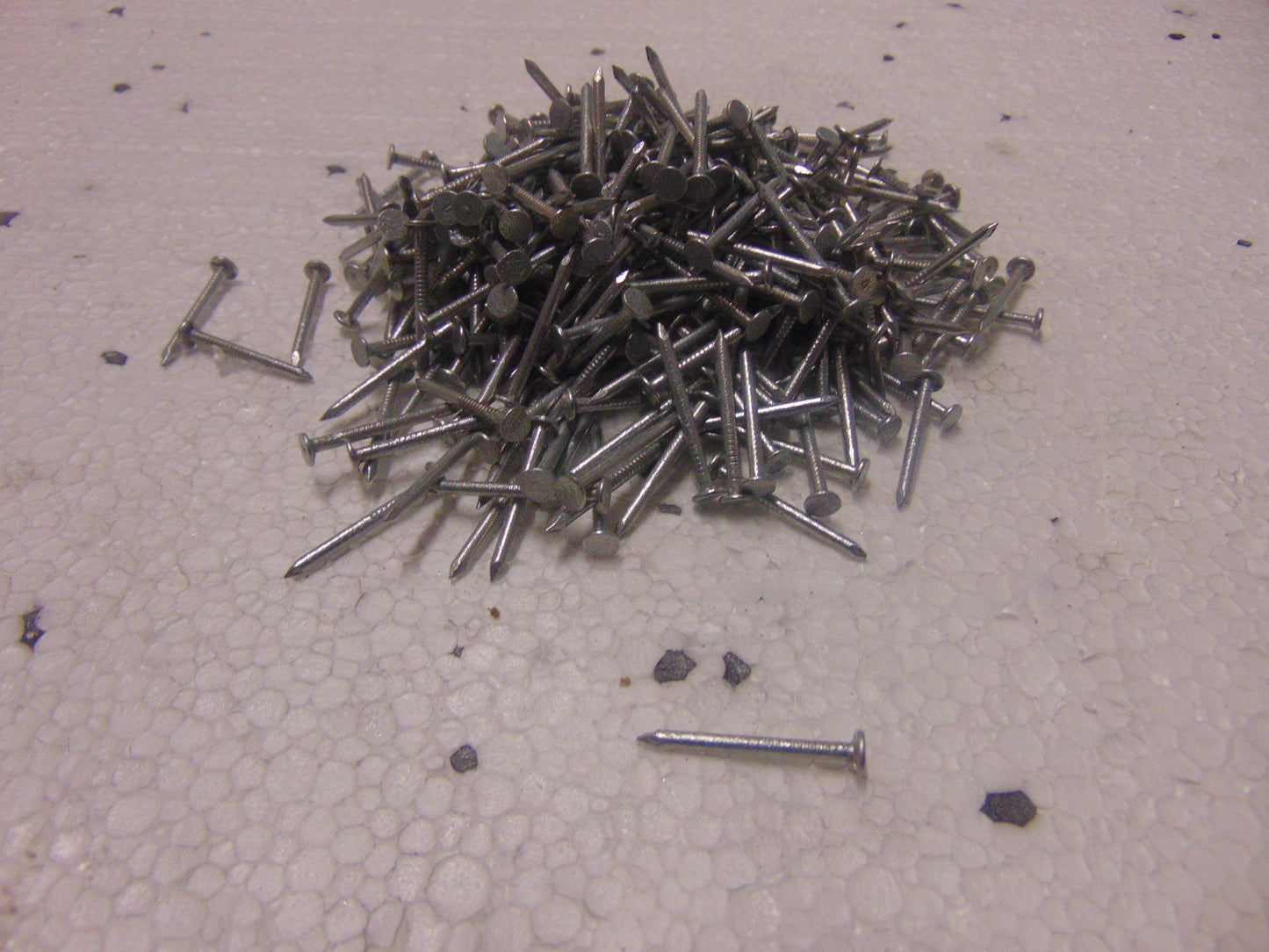 Round Wire Galvanised Nails 25X2.0MM 1KG