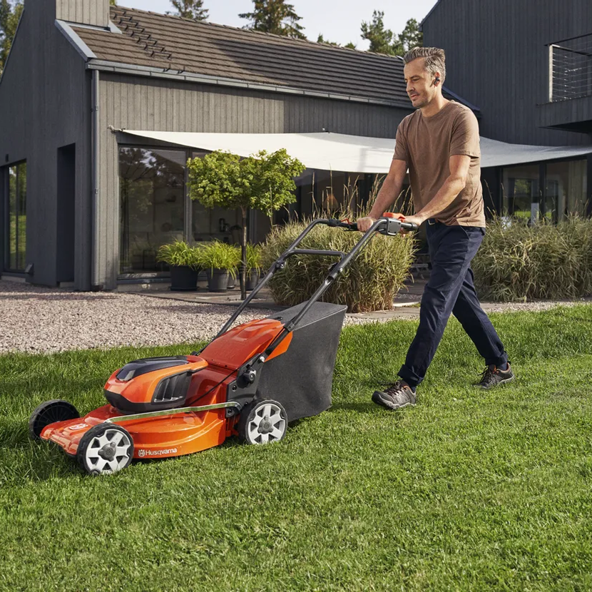 Husqvarna LC 142i Cordless Lawn Mower