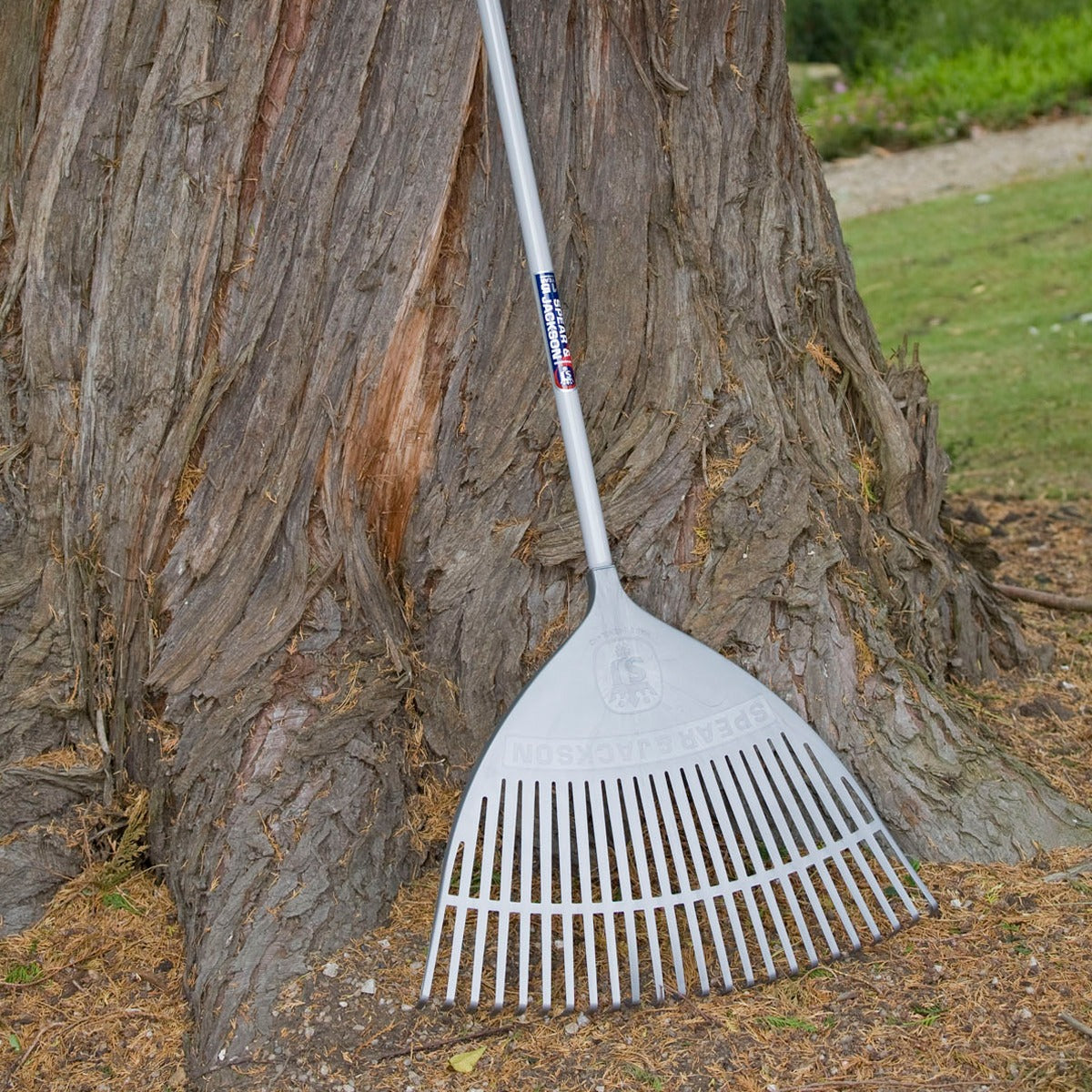 Spear & Jackson Neverbend Plastic Leaf Rake with Aluminium Shaft