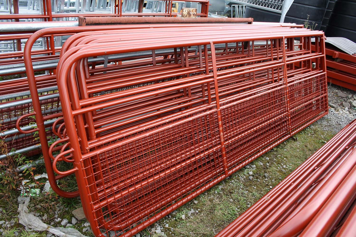 Half Mesh Tubular Field Gate Red 15' & 5 Rails