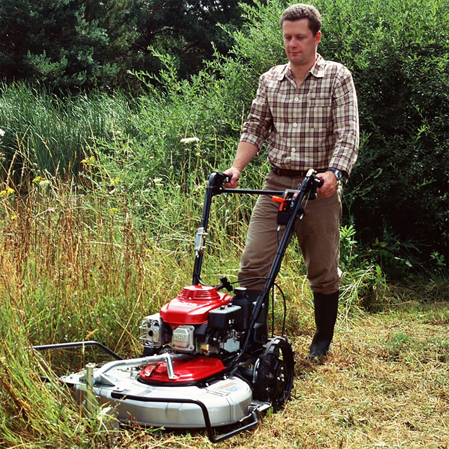 Honda UM 536 EBE Self Propelled Grass Cutter with Side Discharge 21"