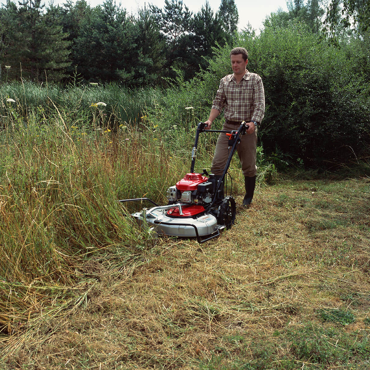 Honda UM 616 EBE Self Propelled Grass Cutter with Side Discharge 24"
