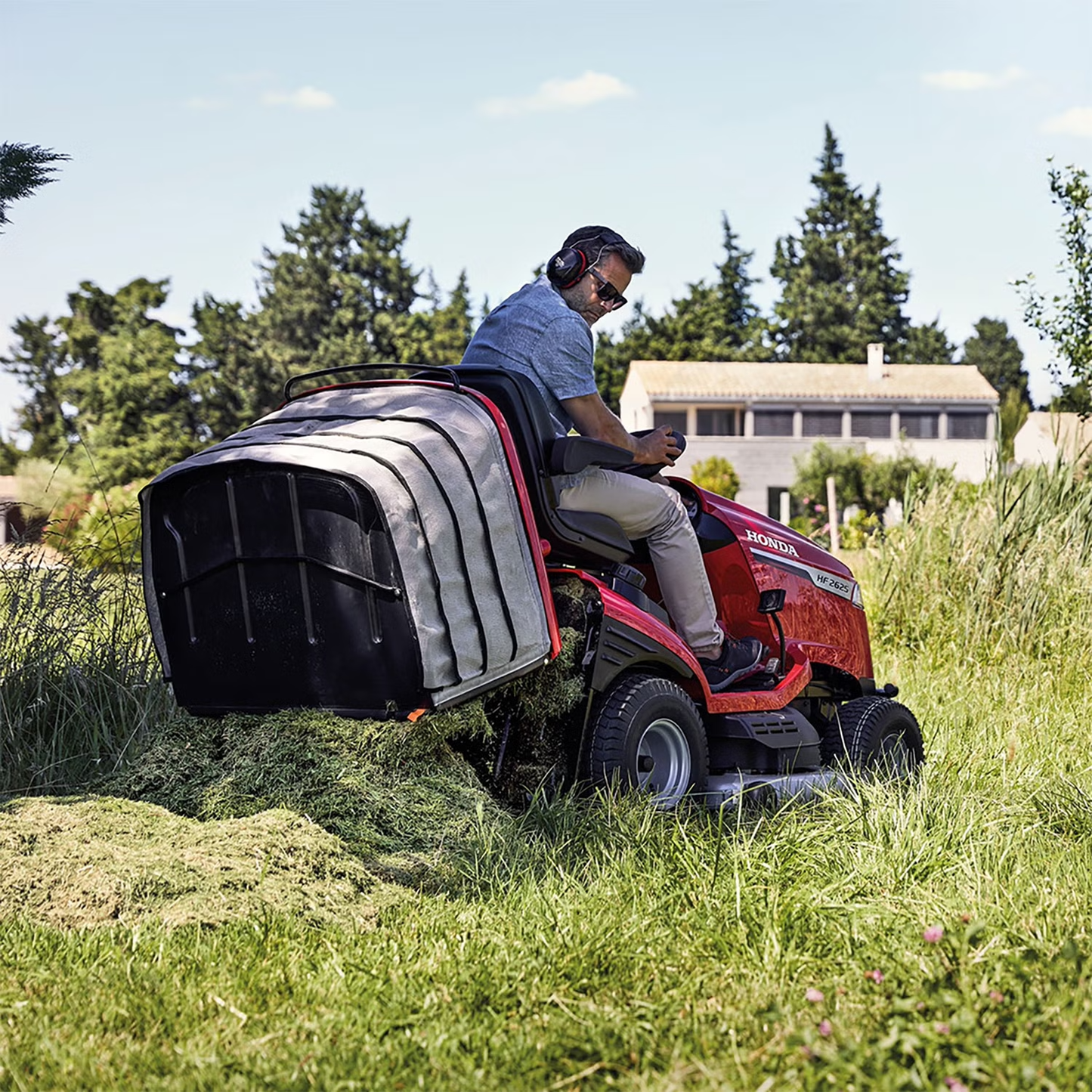 Honda HF 2625 HME Premium Lawn Tractor with Mulching