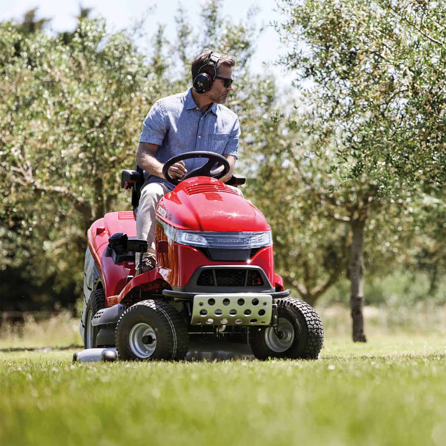 Honda HF 2625 HTE Premium Lawn Tractor with Mulching