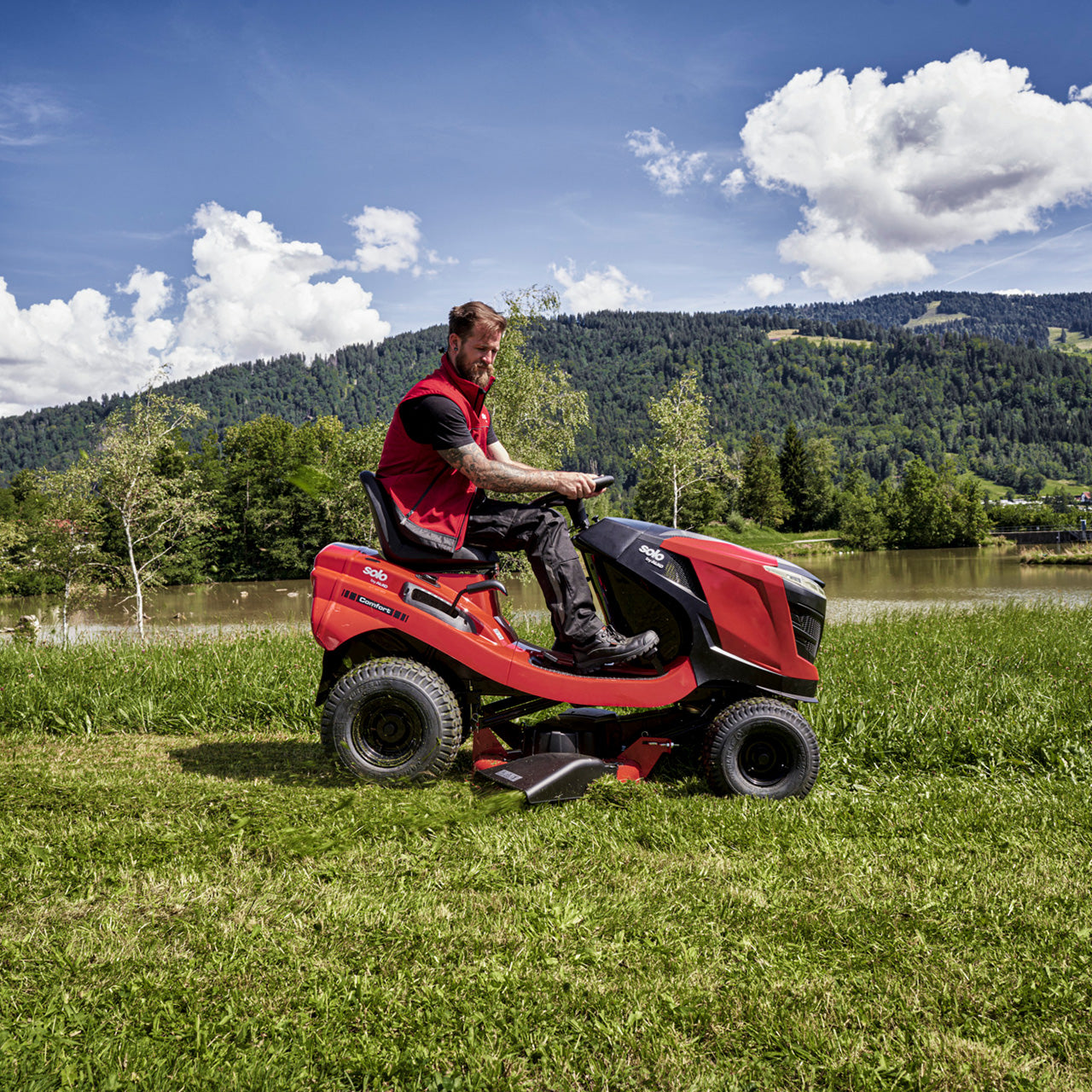 solo by AL-KO Comfort T18-111.4 HDS-A V2 Petrol Side Discharge Mulching Lawn Tractor 111cm