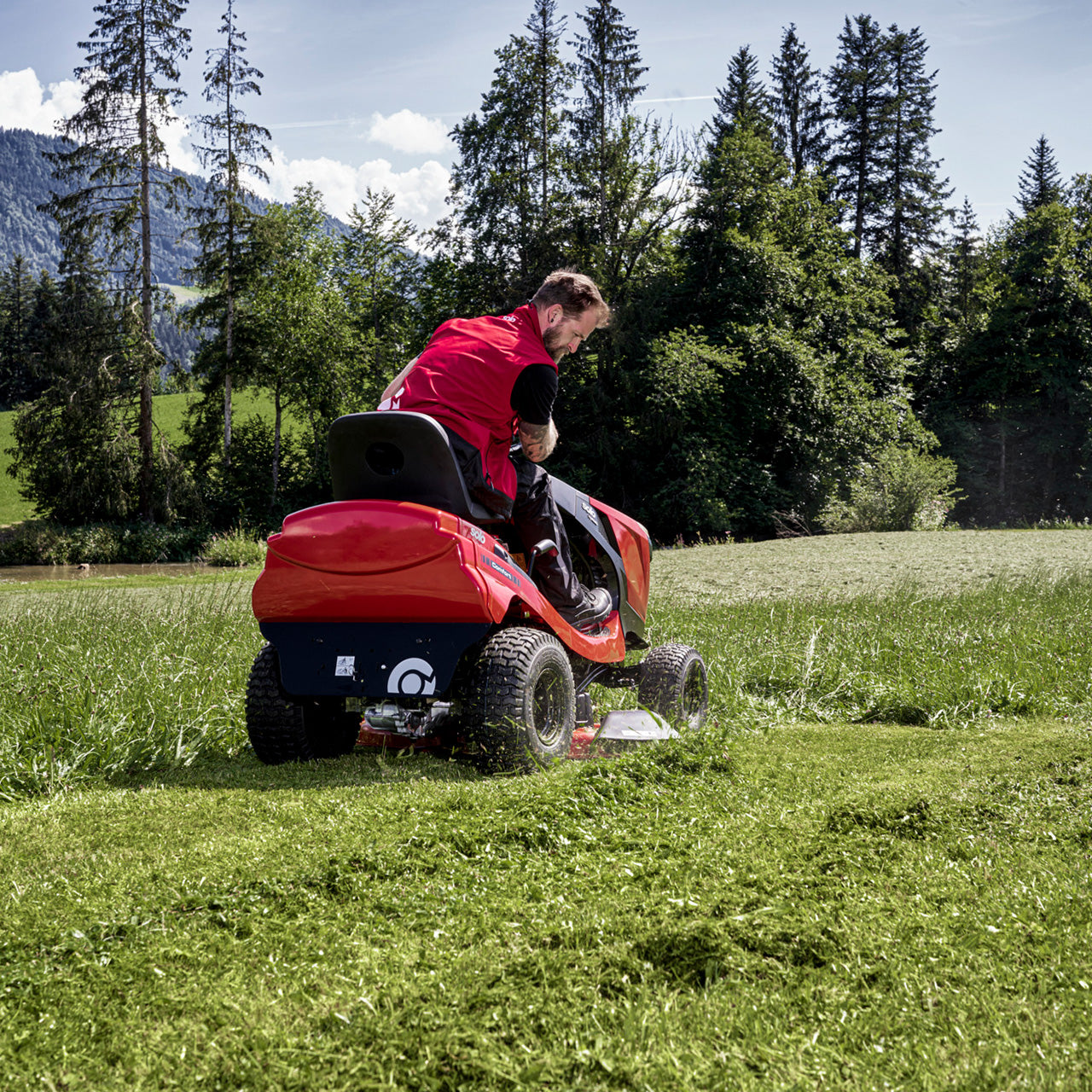 solo by AL-KO Comfort T18-111.4 HDS-A V2 Petrol Side Discharge Mulching Lawn Tractor 111cm