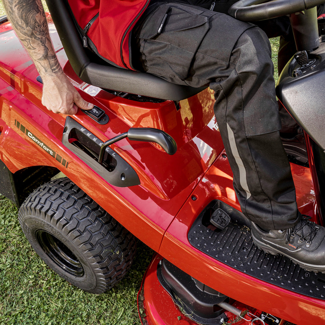 solo by AL-KO Comfort T18-103.4 HD-A V2 Petrol Rear Collect Lawn Tractor