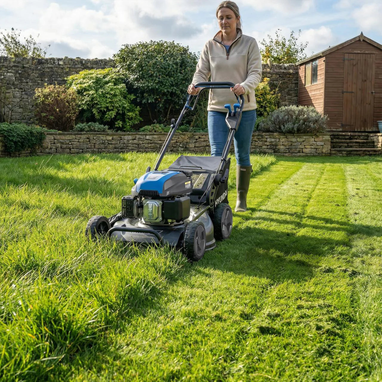 Hyundai HYM530SPPRO Self-Propelled PRO Petrol Lawnmower 21"/53cm