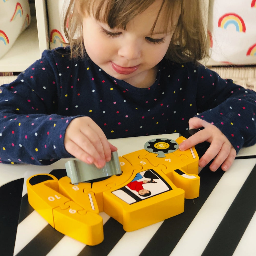 Insideout Toys - Lanka Kade - Yellow digger 1-10 jigsaw