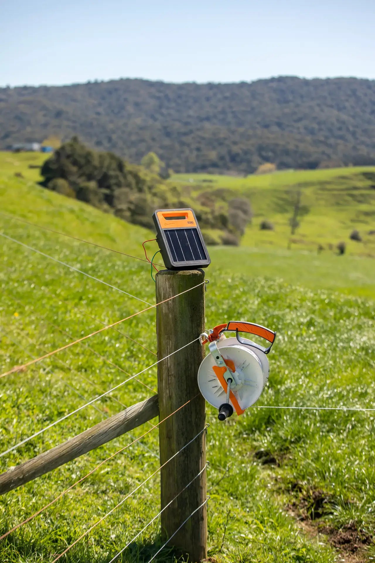Gallagher S30li Solar Energiser with Lithium Battery