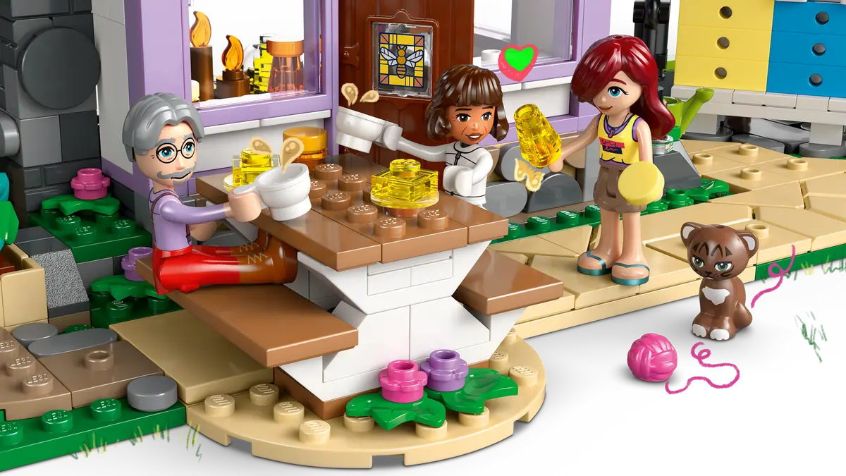 Lego Friends Beekeepers' House and Flower Garden 42669