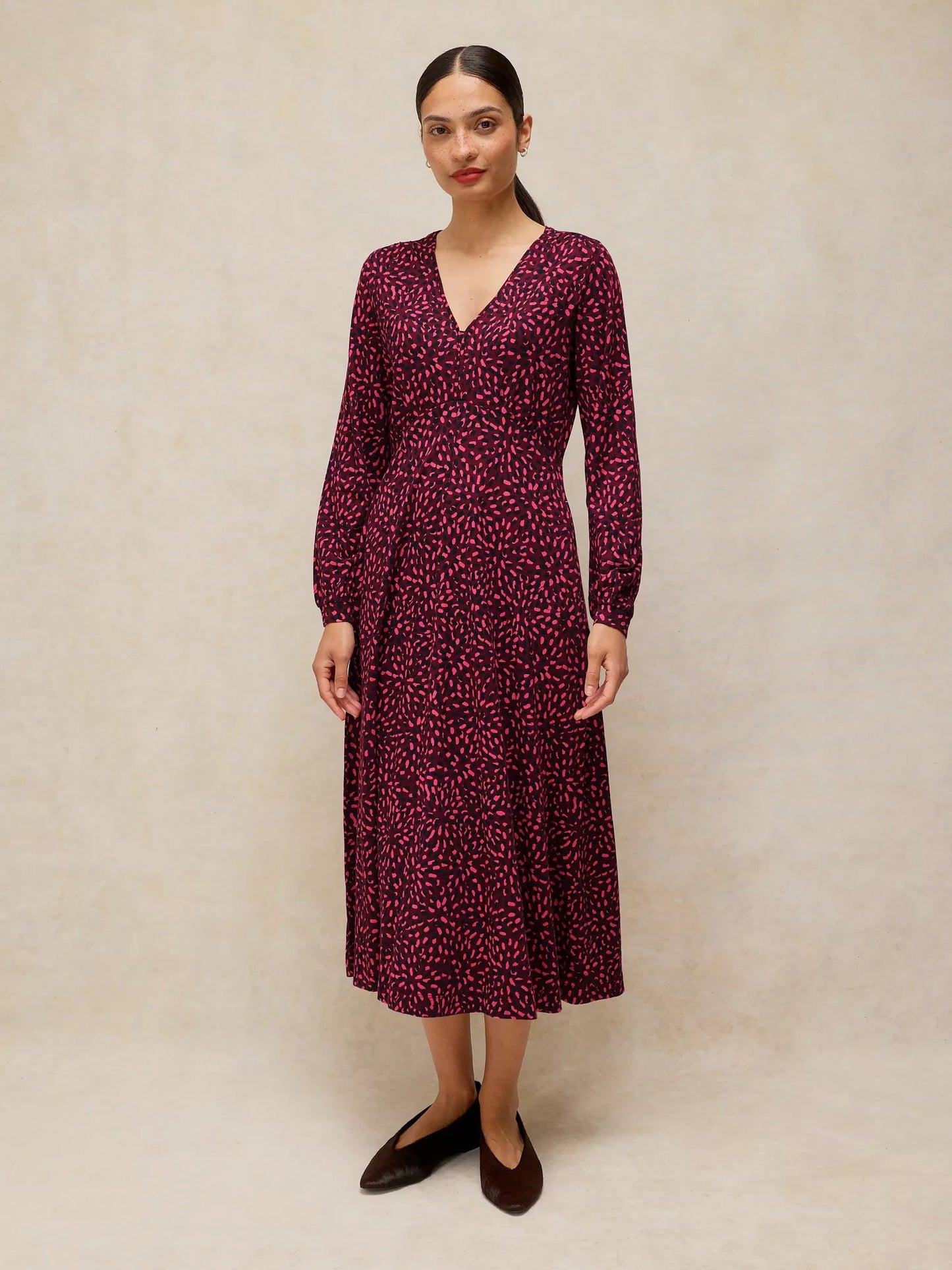 Women's White Stuff Megan long-sleeve midi dress featuring a classic fit, V-neckline, and fluid jersey drape.