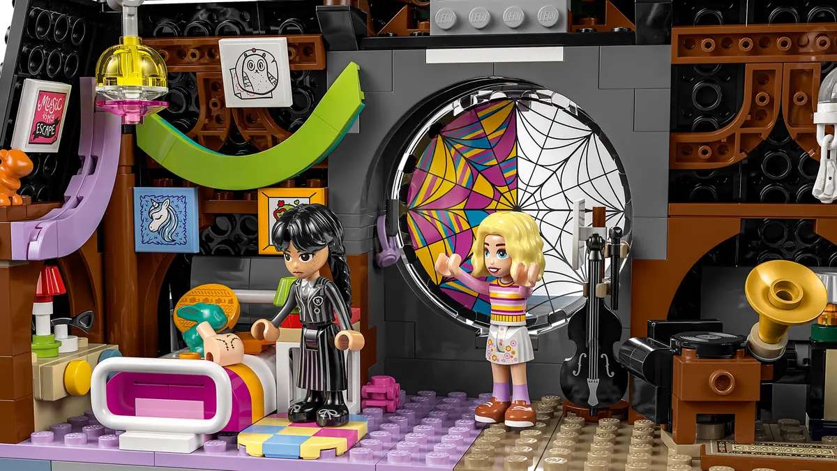 LEGO Wednesday & Enid's Dorm Room 76781