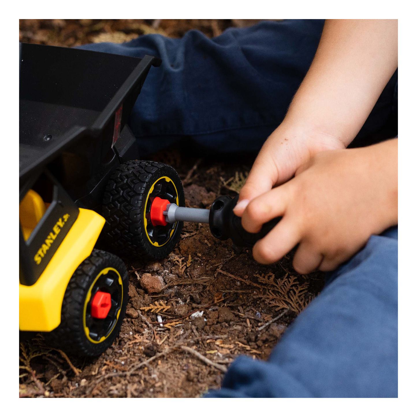 Stanley Jr. Take Apart Classic Dump Truck