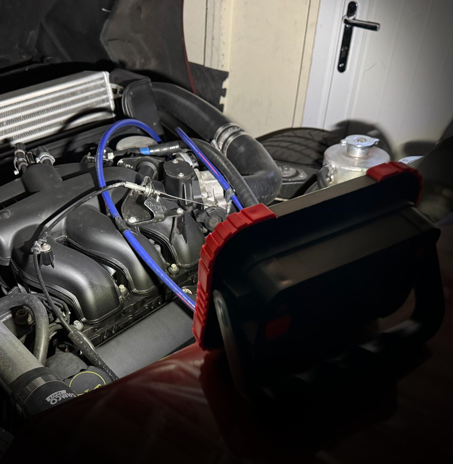 Hilka - 5W 400 Lumens COB Work Light - C/W Batteries - PROMO