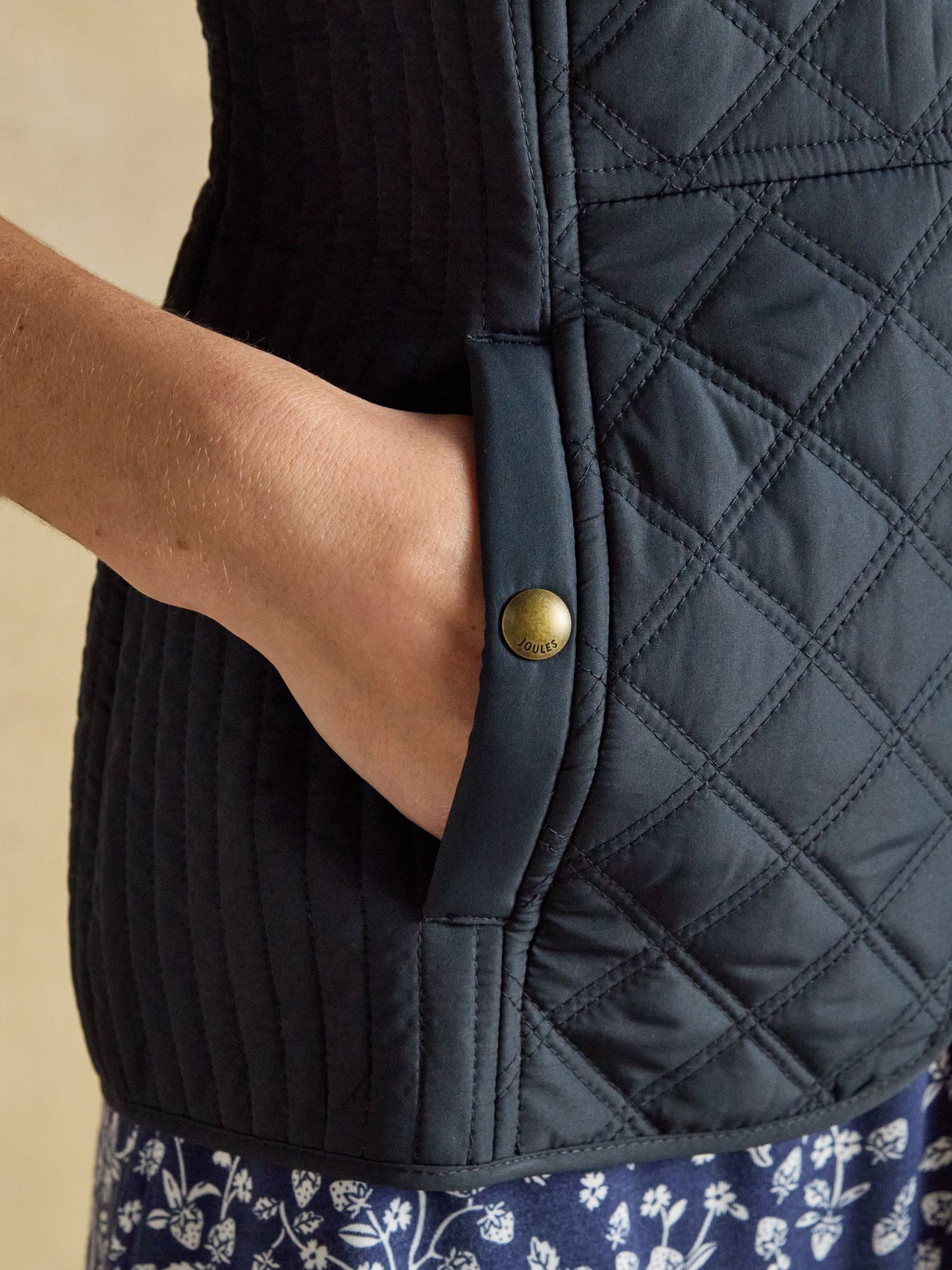 Joules Minx Showerproof Diamond Quilted Gilet