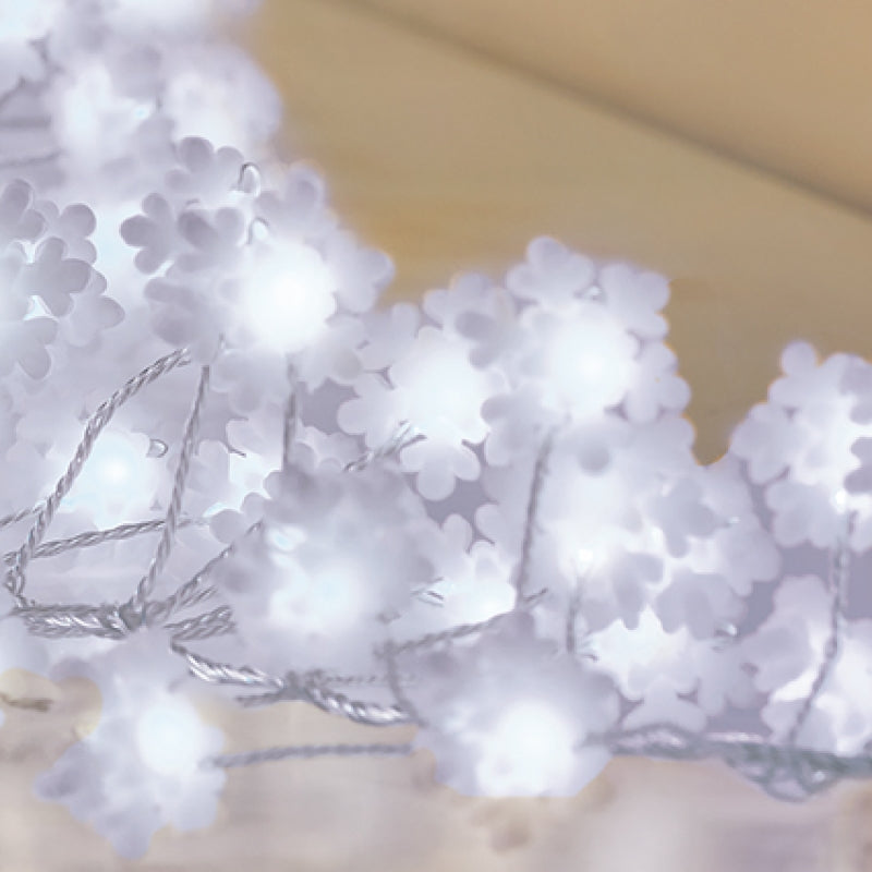 Premier Snowflake Pin Wire Garland with White 280L