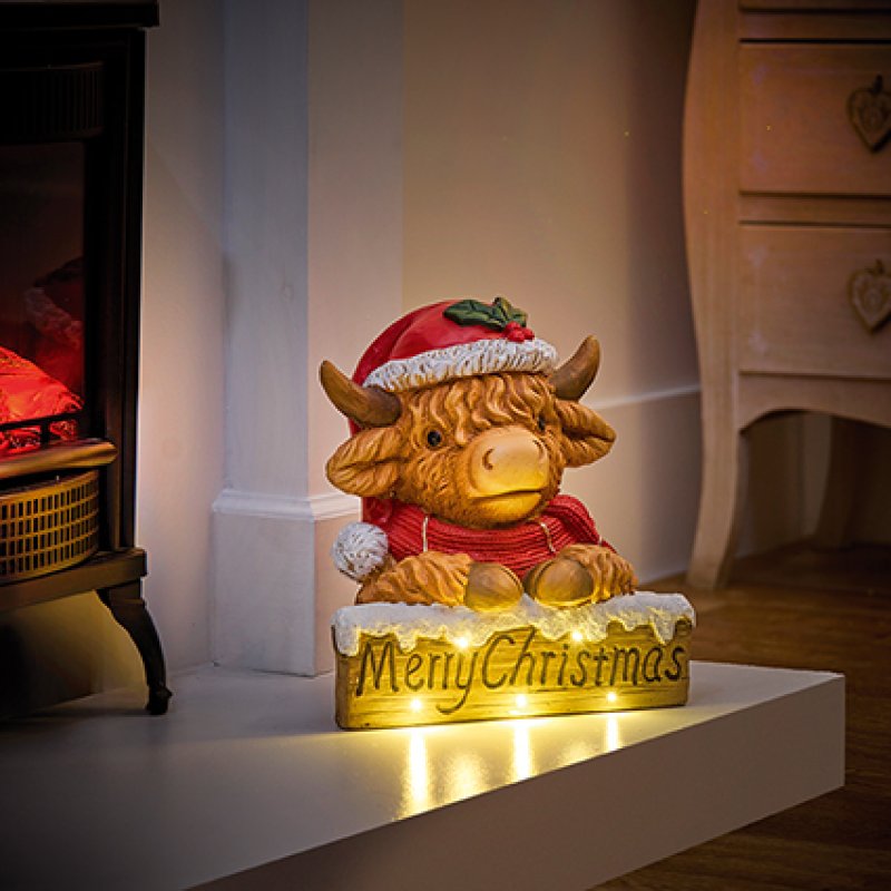 Premier Highland Cow with Welcome Sign Lit
