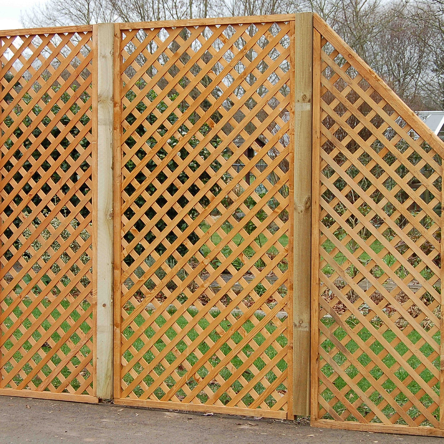 Forest Garden Diamond Lattice Fence Topper