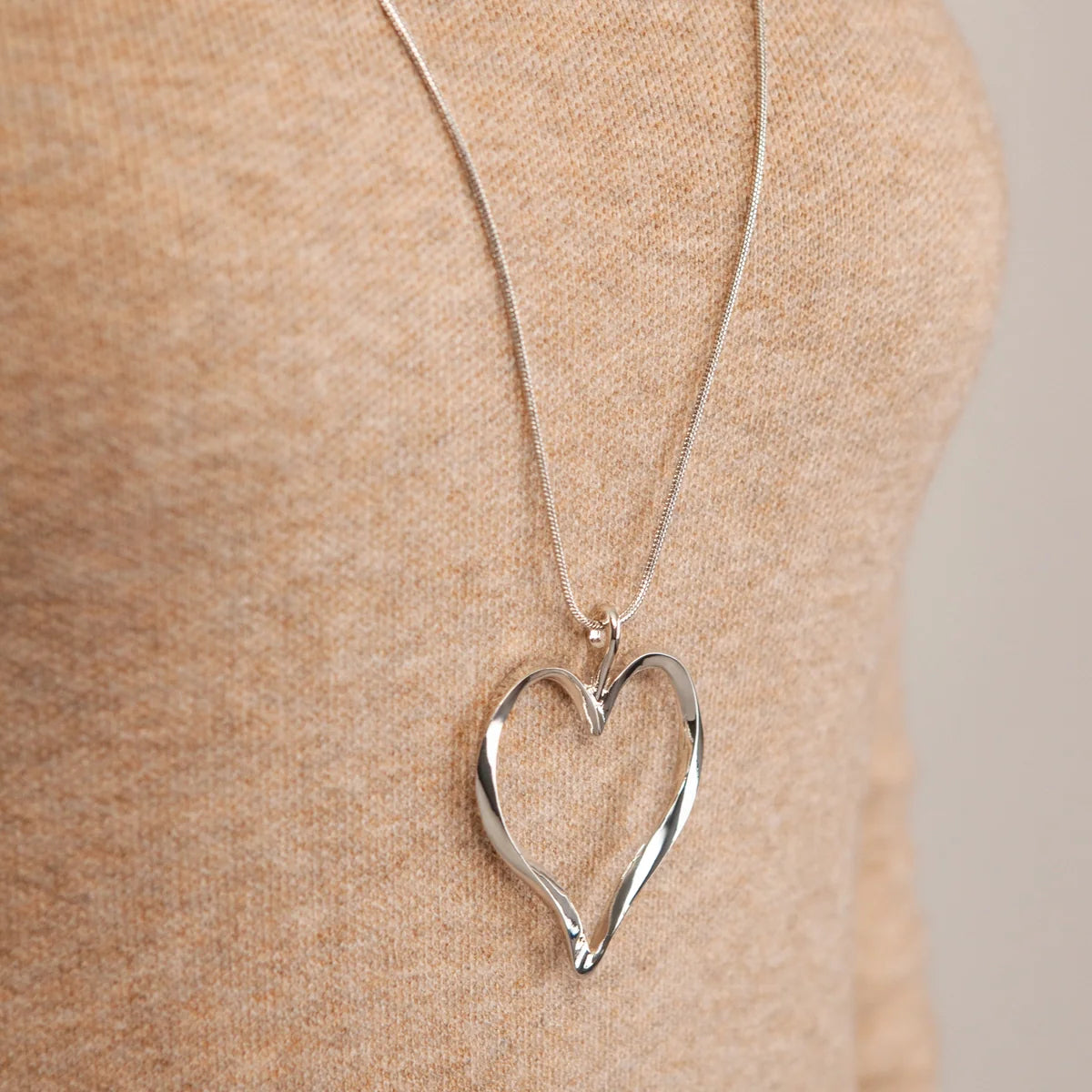 D&X Sweetheart Heart Classic Long Necklace