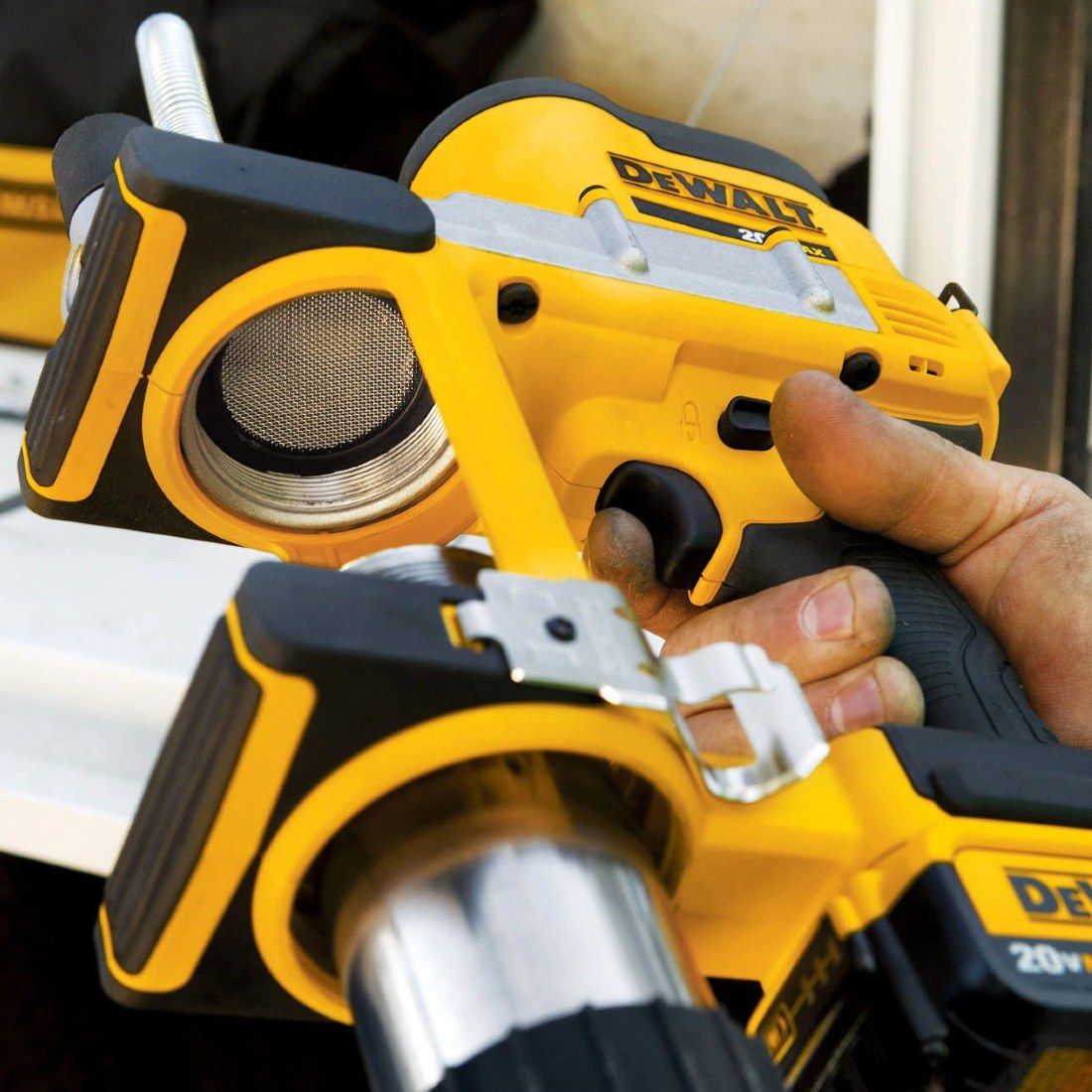 Dewalt DCGG571M1-GB 18v XR Cordless Grease Gun