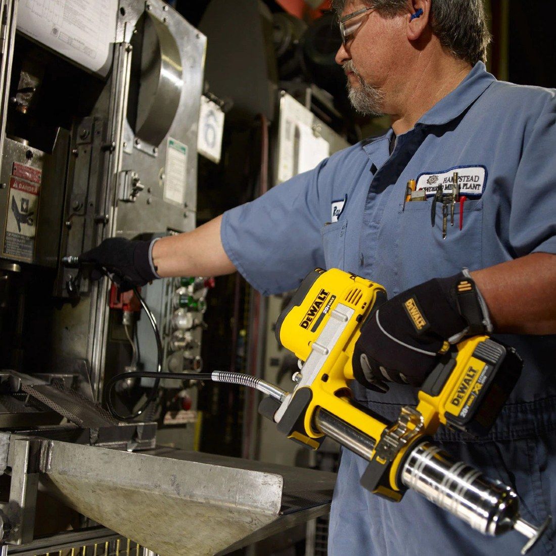 Dewalt DCGG571M1-GB 18v XR Cordless Grease Gun