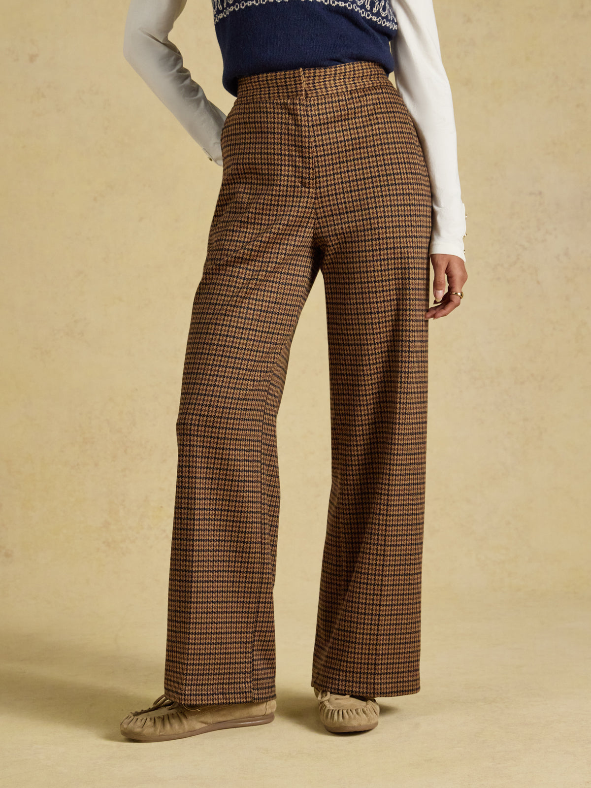 Joules Albury Dogtooth Wide Leg Trouser in wool-blend tweed showing checked pattern and flat-front waistband