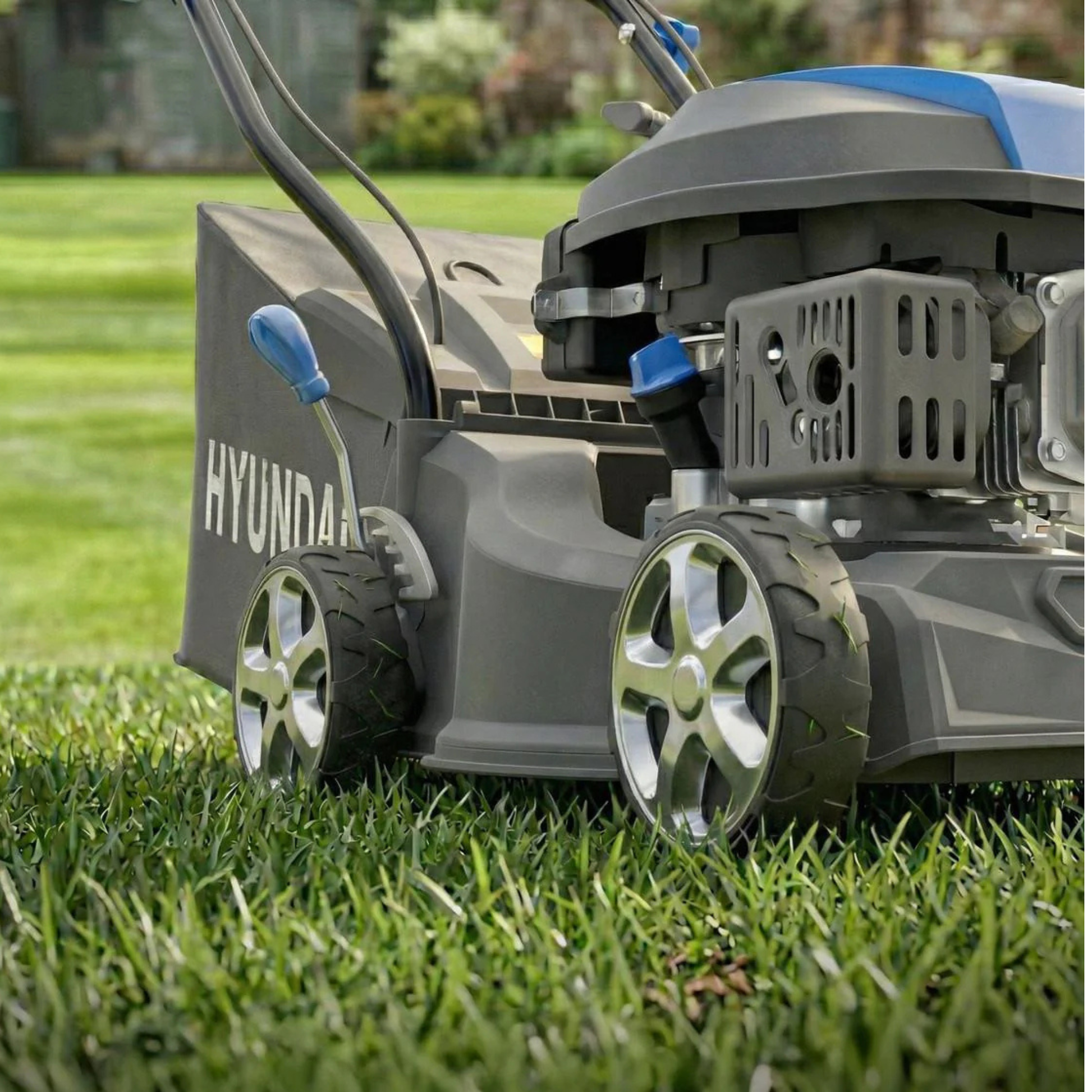 Hyundai HYM16130PX Hand Push Petrol Lawnmower 40cm