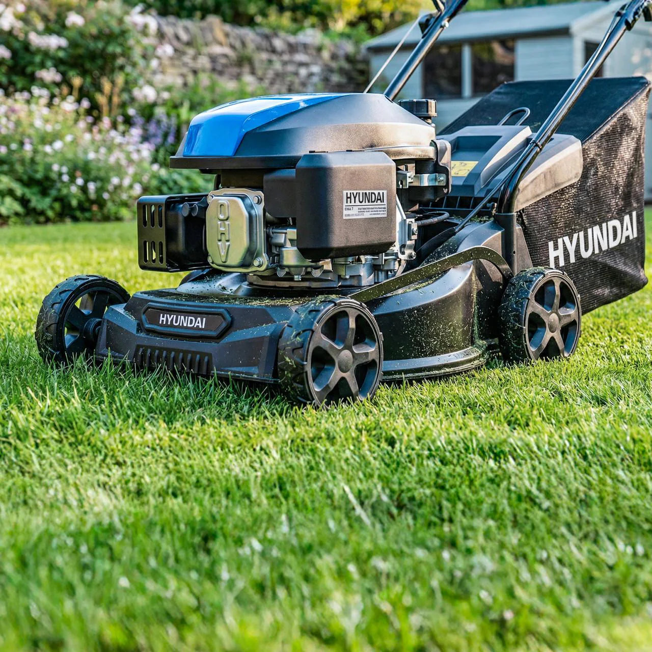 Hyundai HYM16130PX Hand Push Petrol Lawnmower 40cm