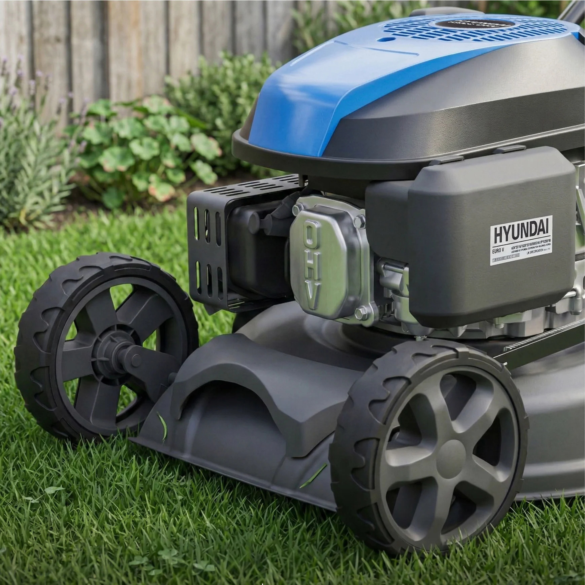 Hyundai HYM17150SPX Mulching Self-Propelled Petrol Lawnmower 43cm