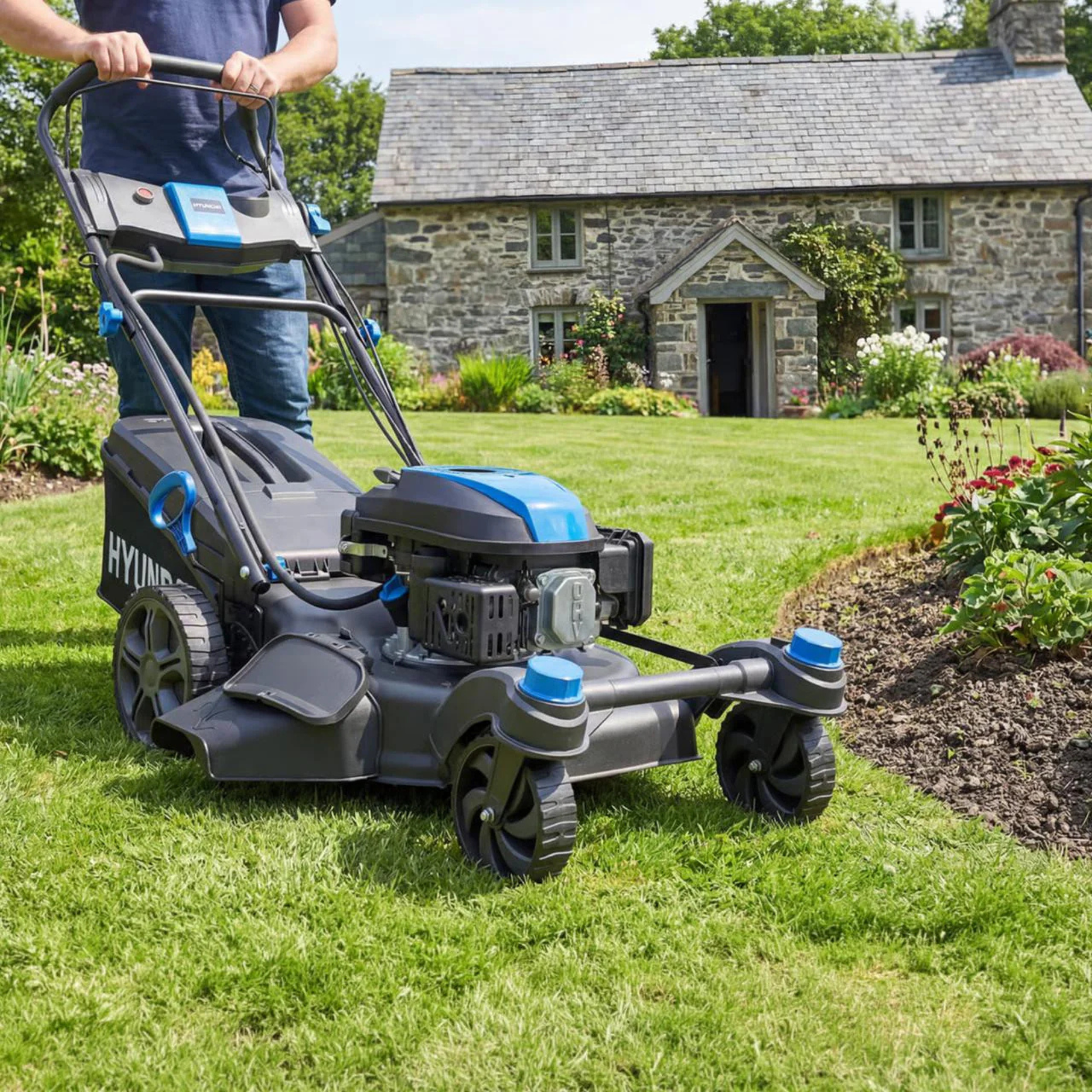 Hyundai HYM20200SPEZX Zero Turn Self-Propelled Electric Start Petrol Lawnmower 20"/51cm