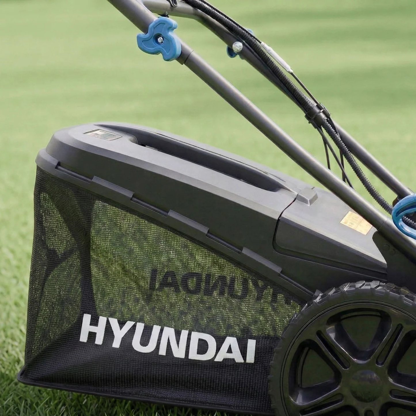 Hyundai HYM22200SPEX Self-Propelled Electric Start Petrol Lawnmower 22"/56cm