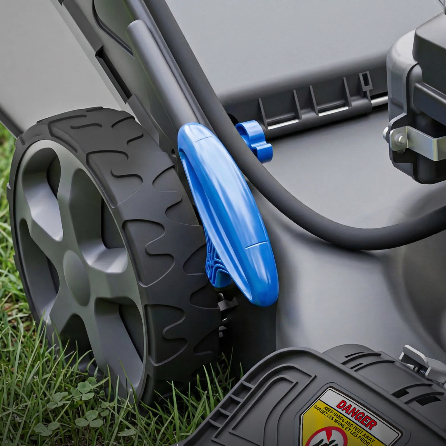 Hyundai HYM22200SPEX Self-Propelled Electric Start Petrol Lawnmower 22"/56cm