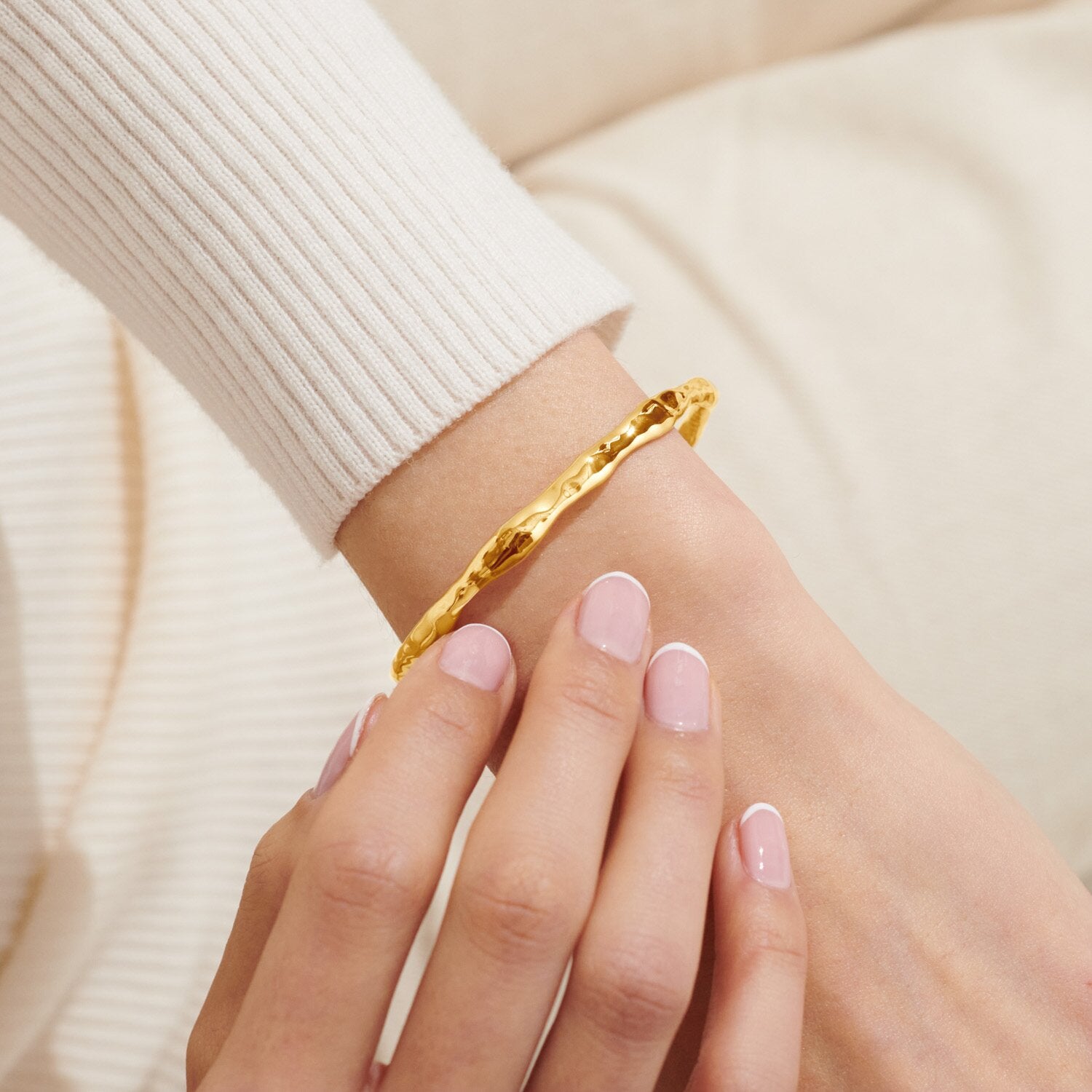 Joma Jewellery Bracelet Bar Hammered Gold Plated Bangle