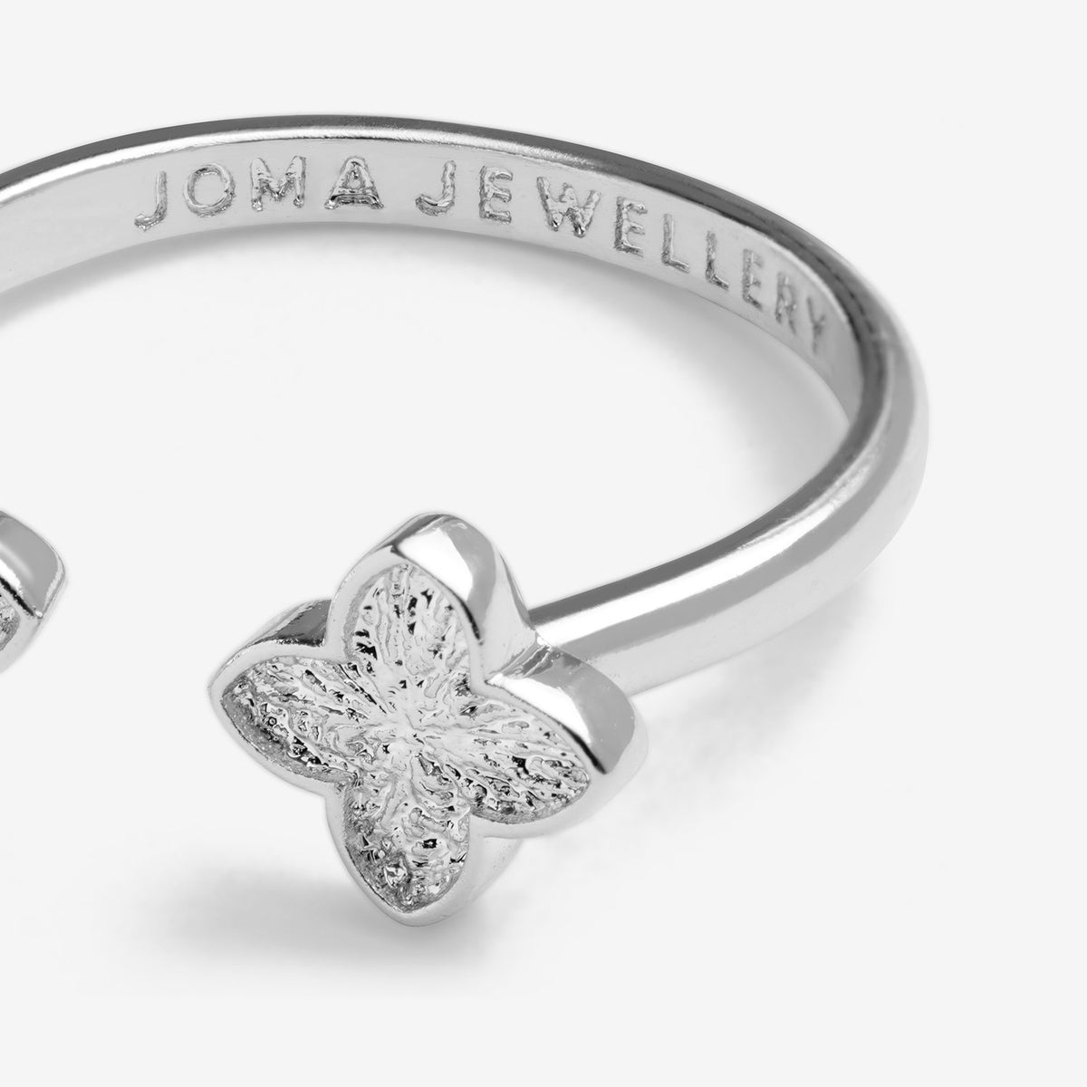 Joma Jewellery Signature Clover Collection Textured Clover Ring In Silver Plating