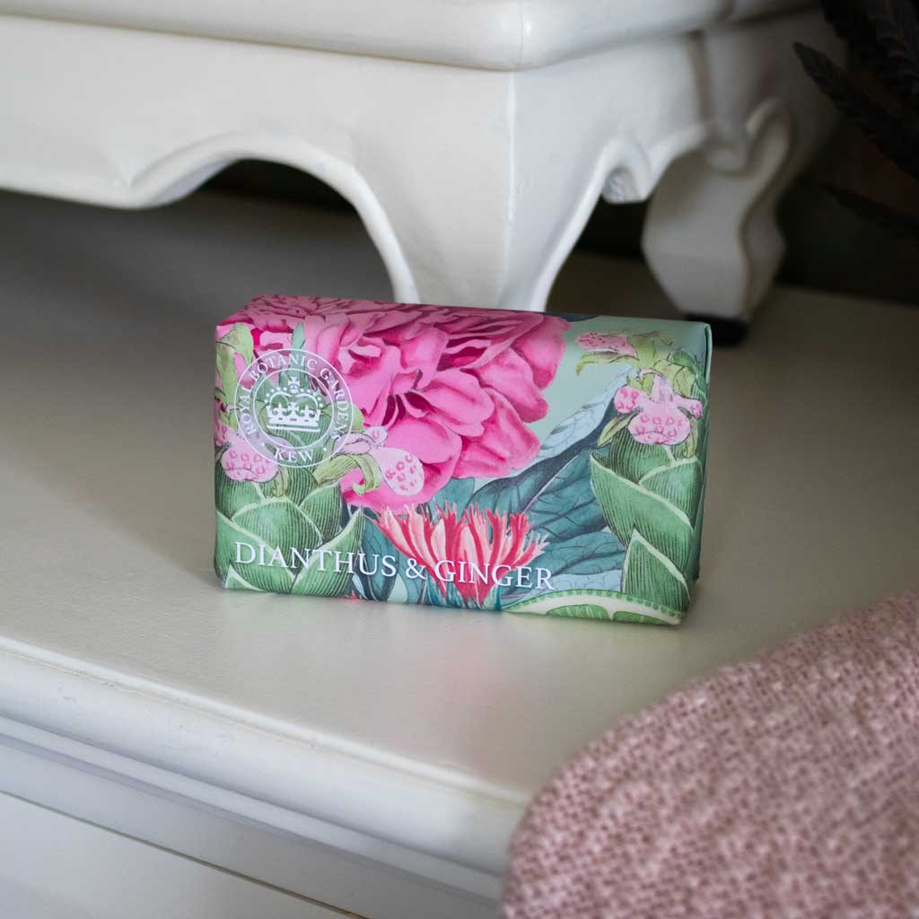 English Soap Company Kew Gardens 240g Soap Dianthus & Ginger