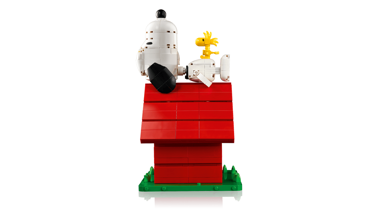 LEGO Ideas Peanuts: Snoopy's Doghouse 21368