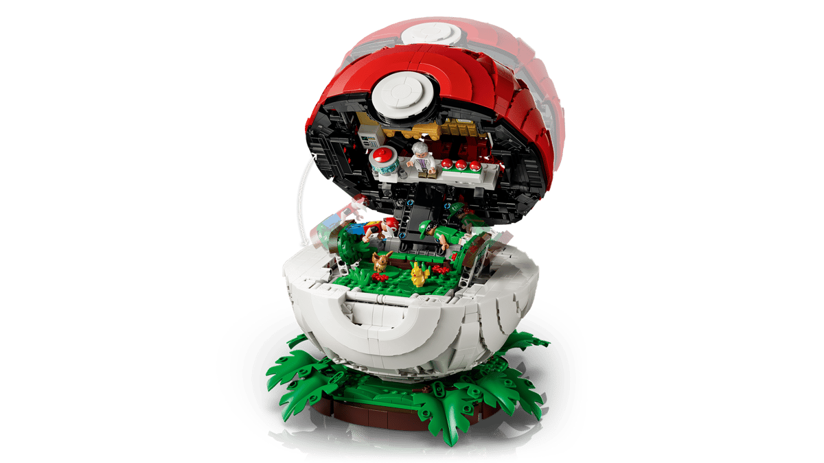 LEGO Pokémon Iconic Trainer Moments Poké Ball 72154 opened to display Professor Oak laboratory and battle scenes inside.