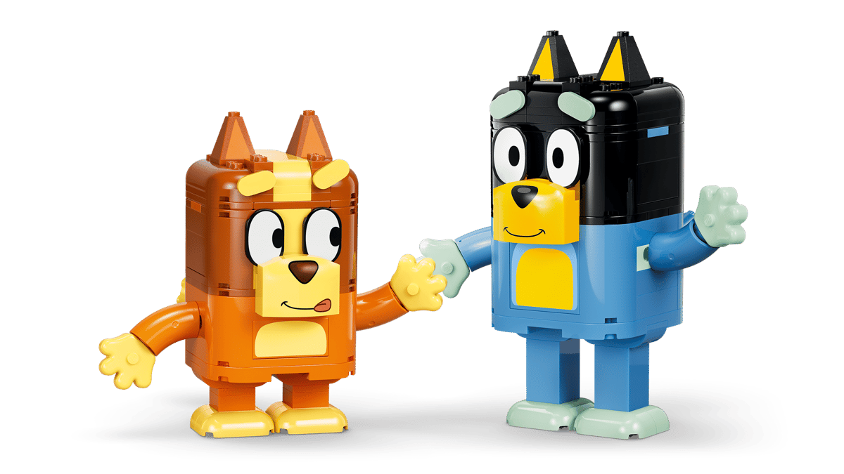 Lego Bluey Brick-Built Bluey Family 11217