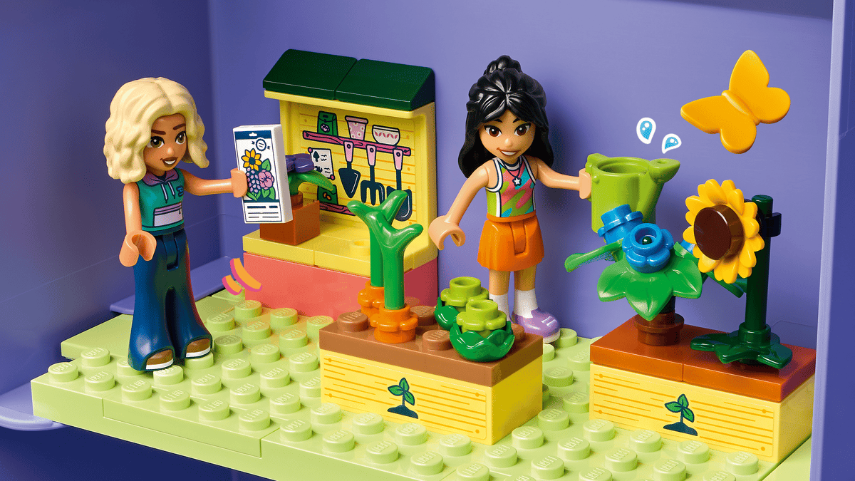 Lego Friends Creative Dollhouse Suitcase 42697